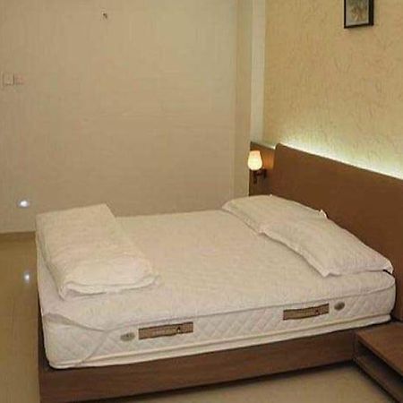 Royal Inn Ankleshwar ภายนอก รูปภาพ