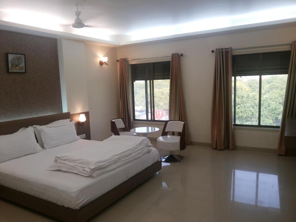 Royal Inn Ankleshwar ภายนอก รูปภาพ