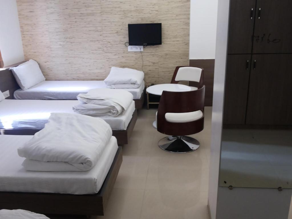 Royal Inn Ankleshwar ภายนอก รูปภาพ