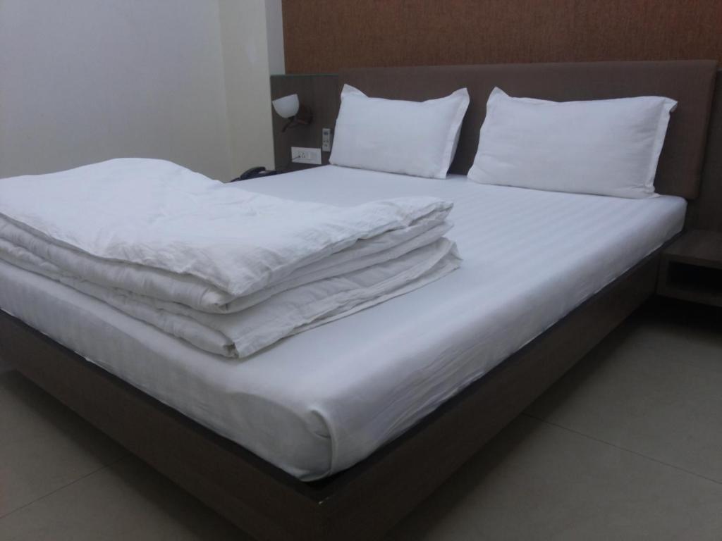 Royal Inn Ankleshwar ภายนอก รูปภาพ