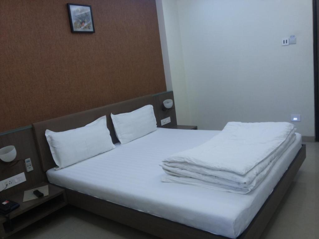Royal Inn Ankleshwar ภายนอก รูปภาพ