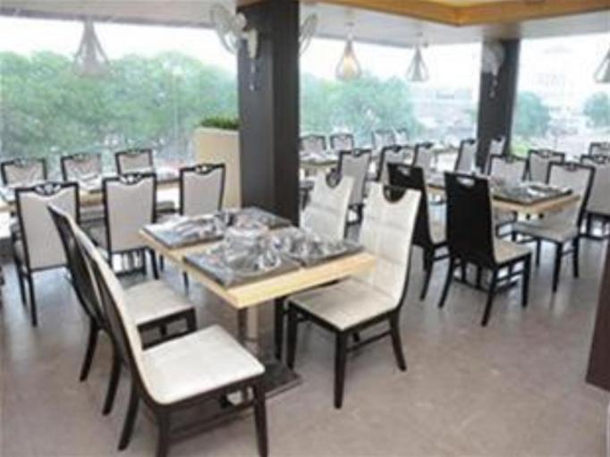 Royal Inn Ankleshwar ภายนอก รูปภาพ